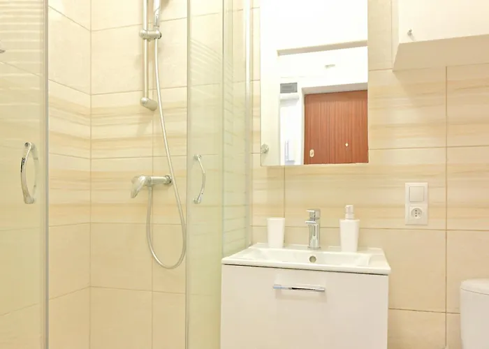 D&a Wiktorska, Metro Racławicka