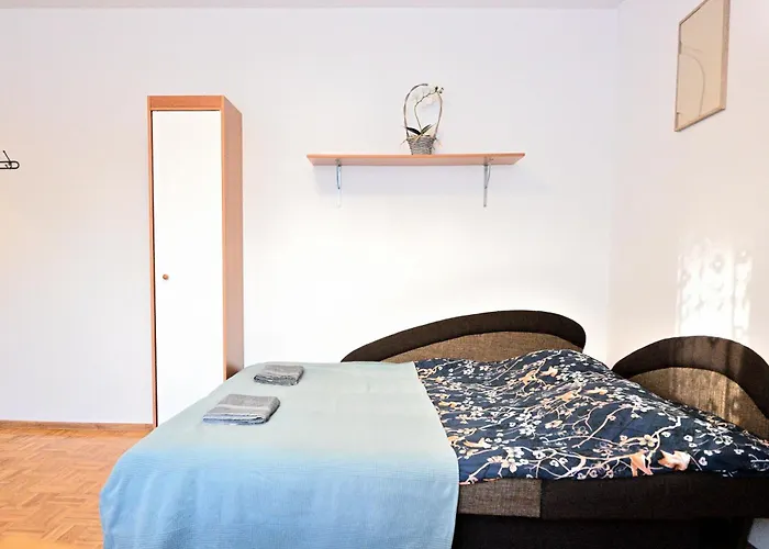 D&a Wiktorska, Metro Raclawicka